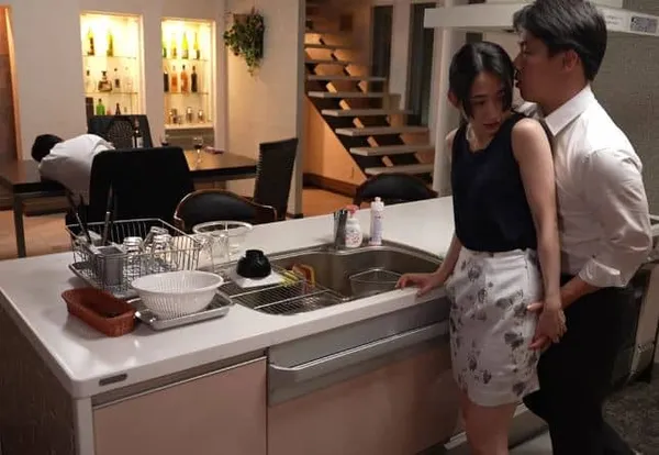 sex việt nam bú liếm Tin tưởng Cô vợ 100%, Chồng yêu thách đồng nghiệp tán tỉnh và cái kết